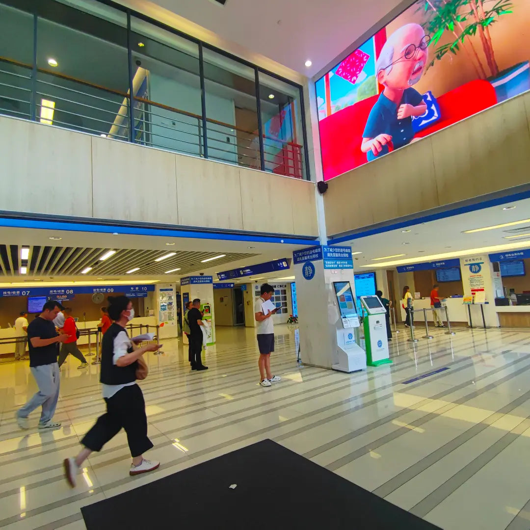 Outpatient lobby of Shanghai Tongren Hospital with registration and cashier counters 7 to 10 plus self-service kiosks, used by international visitors on check-in day